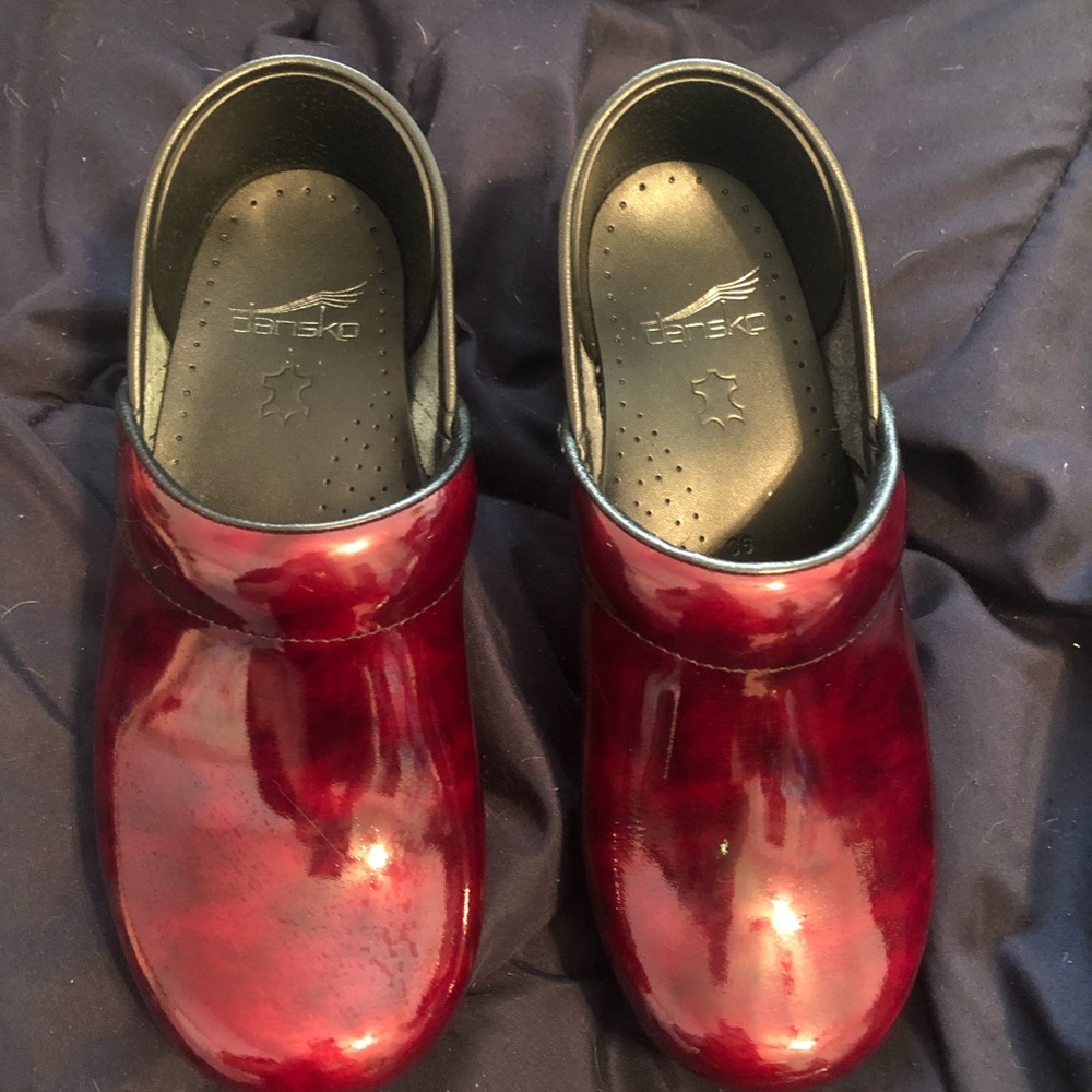 Women’s Dansko Red Marble Clogs. Size 6